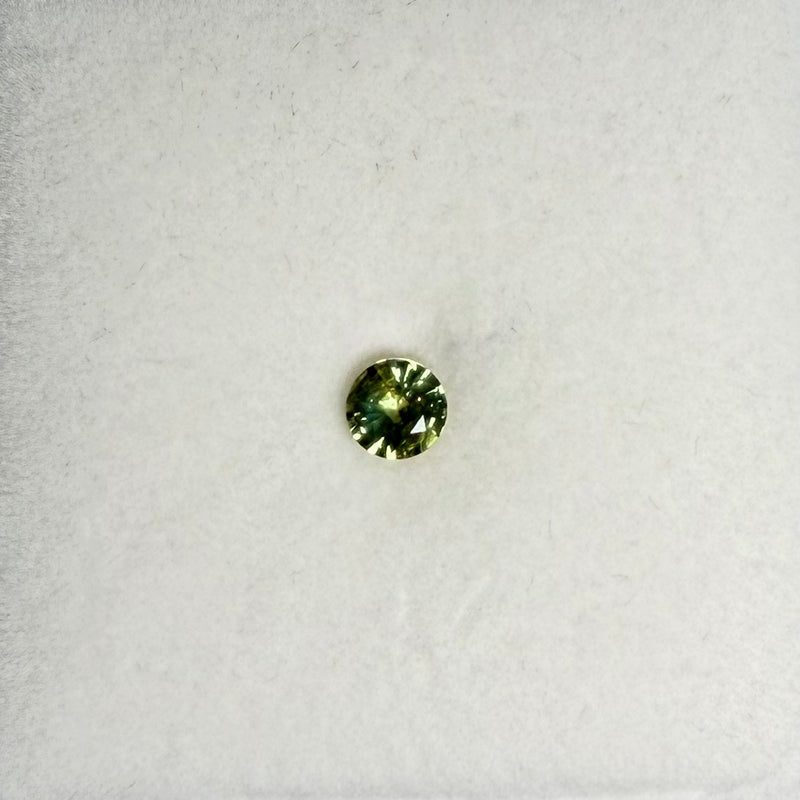 0.61ct Greenish Yellow Round Sapphire