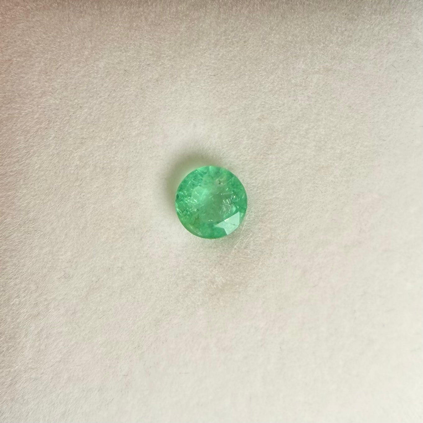 1.1ct Green Round Emerald