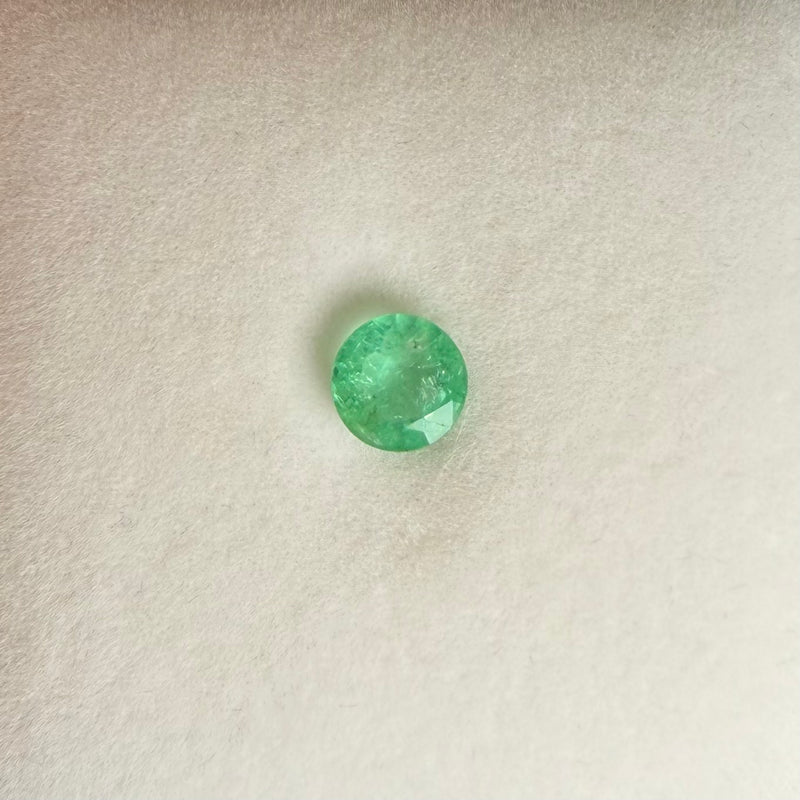 1.1ct Green Round Emerald