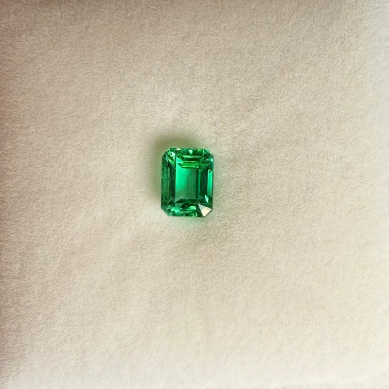 1.37ct Green Emerald Emerald
